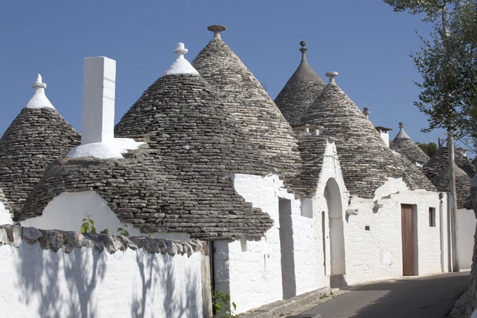  ,   :   (Alberobello) -    ,   .       1996    ,    ,   .     -  -  .        -   (Trulli). , 